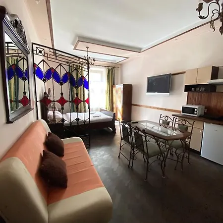 на вулиці лесі українки 19 *