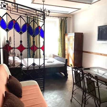 на вулиці лесі українки 19 *