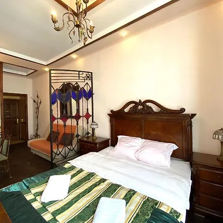 на вулиці лесі українки 19 кв 9 *