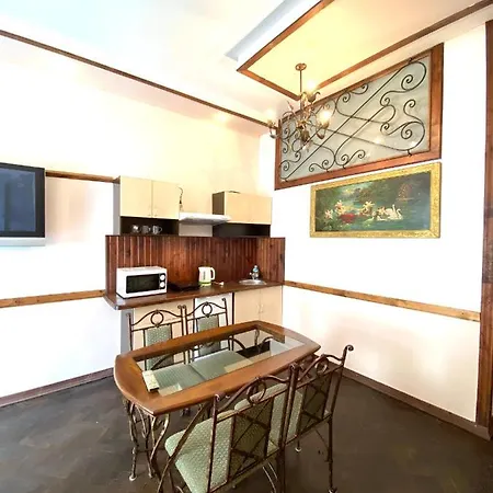 на вулиці лесі українки 19