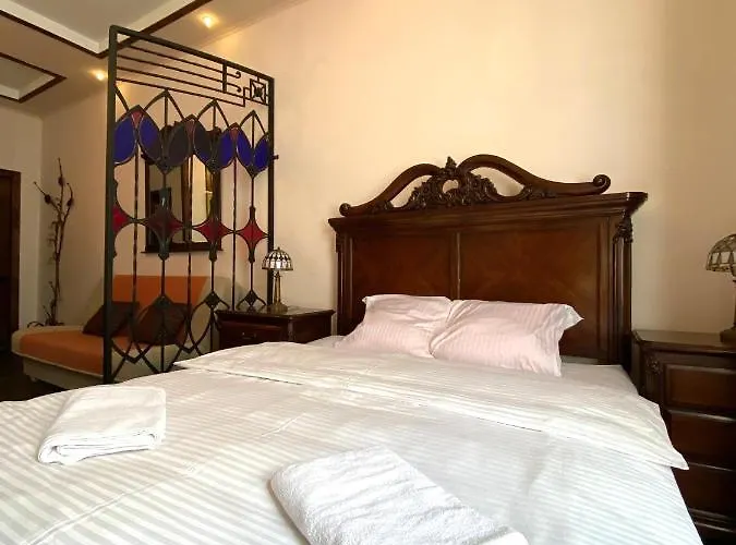 на вулиці лесі українки 19 *