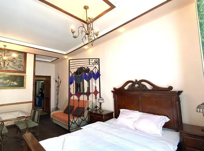 на вулиці лесі українки 19