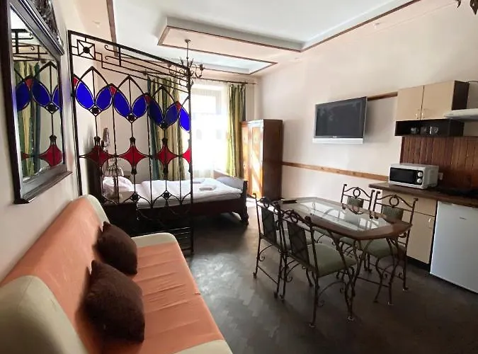 на вулиці лесі українки 19 *