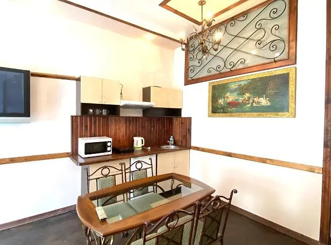 на вулиці лесі українки 19