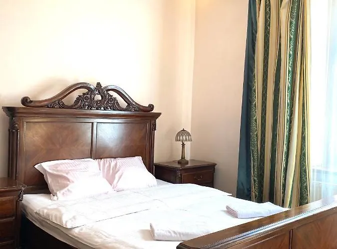 на вулиці лесі українки 19 *