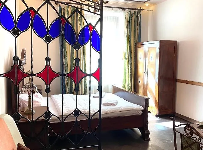 на вулиці лесі українки 19