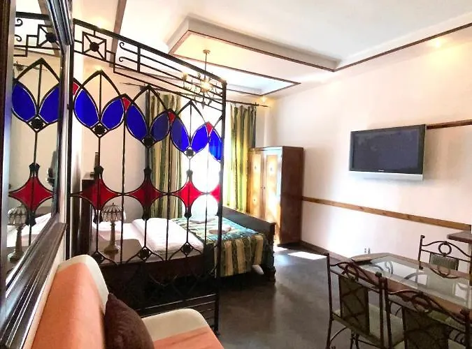 на вулиці лесі українки 19 *