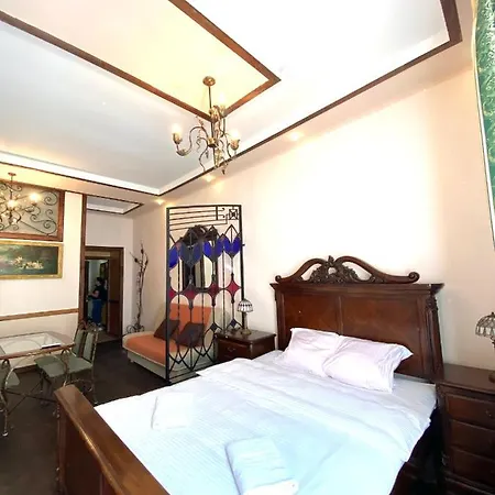 на вулиці лесі українки 19