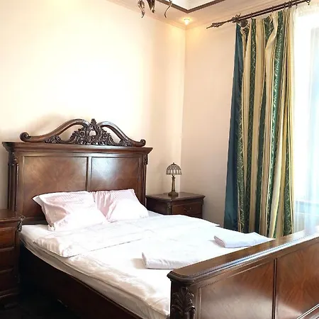 на вулиці лесі українки 19 *