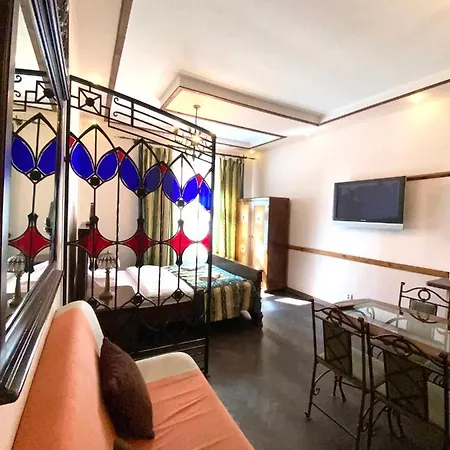 на вулиці лесі українки 19 *