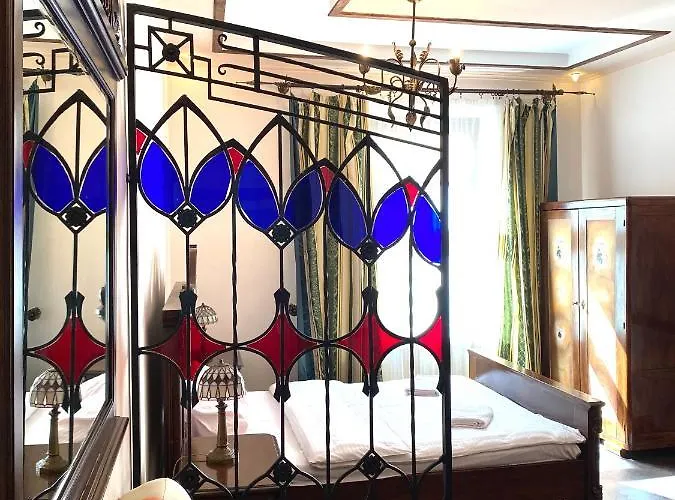 на вулиці лесі українки 19 *